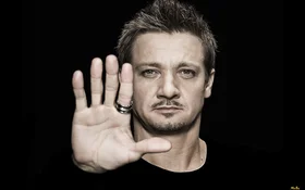 Джереми Реннер