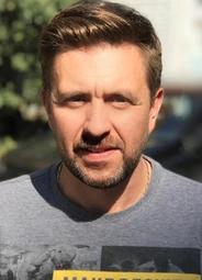 Влад Николаев
