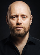 Аксель Хенни (Aksel Hennie)