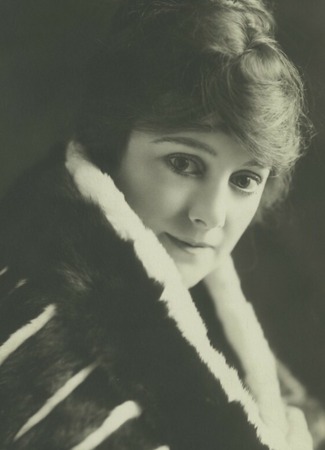 Художник Клер Уэст 30.04.21