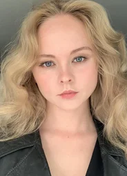 Ксения Отинова