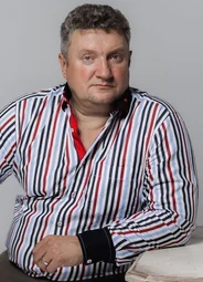 Олег Комаров