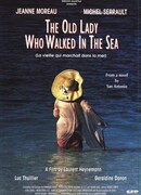 Старая дама, входящая в море