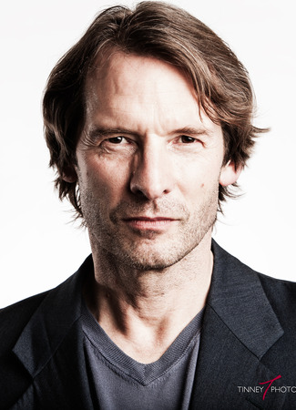 Актёр Адриан Хью 05.03.24