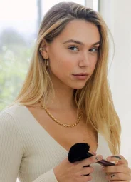Алексис Рен