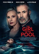 Девушка в бассейне