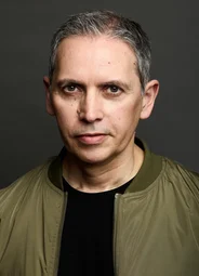 Луис Адамс