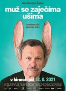 Мужчина с заячьими ушами