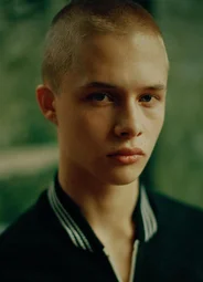 Леон Кемстач