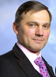 Роман Семисал