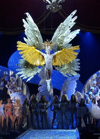 Показ мод Victoria's Secret 2003