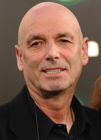 Режиссёр Мартин Кэмпбелл 30.12.25