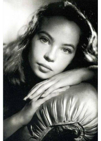 Актёр Лесли Карон 30.01.26