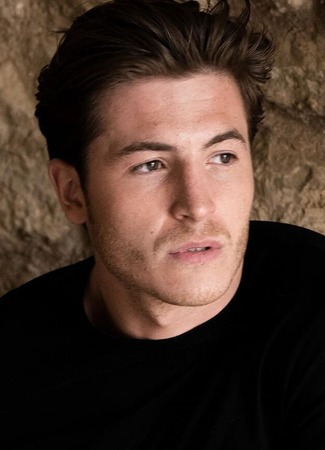 Актёр Кирон Мур 03.03.26