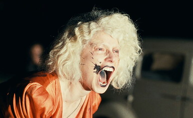 «Невеста» Мэгги Джилленхол встретила прохладный приём критиков