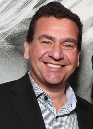 Продюсер А.Дж. Дикс 11.03.26