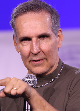 Сценарист Тодд МакФарлэйн 16.03.26