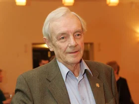 Кирилл Лавров